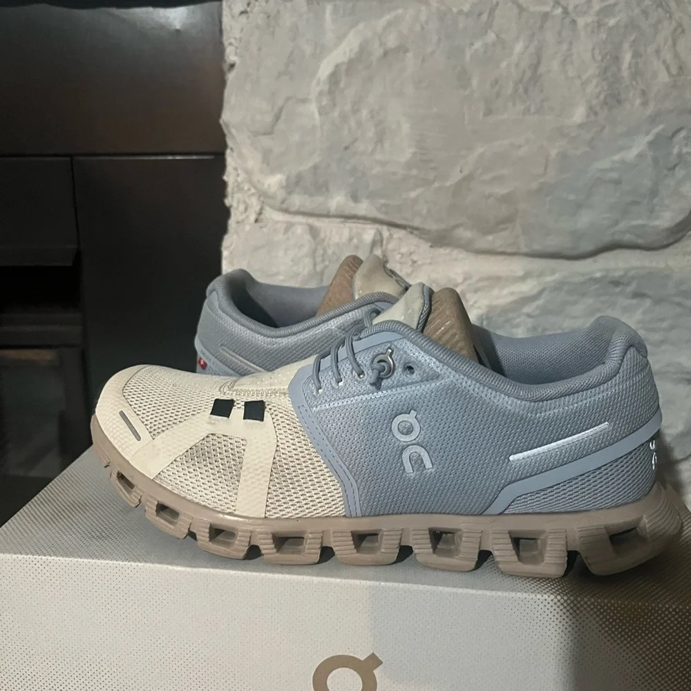 On Running Cloud 5 Women’s Running Shoes - Nimbus/Moon - Picture 2 of 6